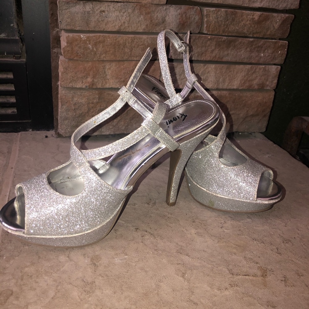 Fioni Silver Sparkle strap High Heels